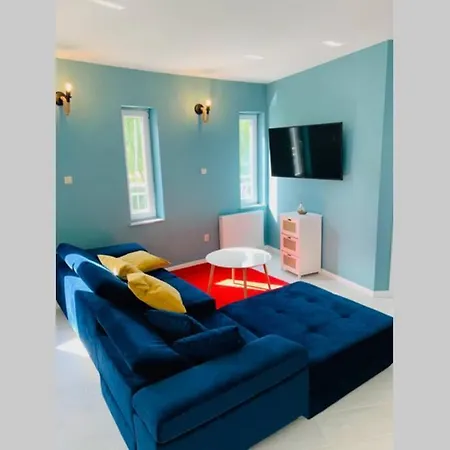 Uroczy Z Basenem I Kortem Tenisowym Appartement Pobierowo