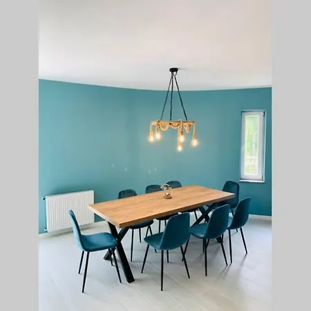 Uroczy Z Basenem I Kortem Tenisowym * Pobierowo