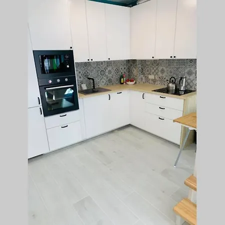 Uroczy Z Basenem I Kortem Tenisowym *