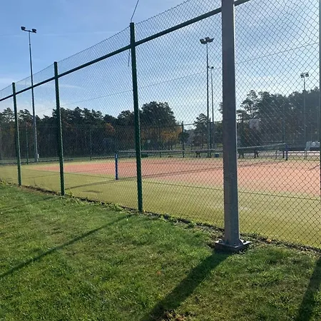 Uroczy Z Basenem I Kortem Tenisowym * Pobierowo