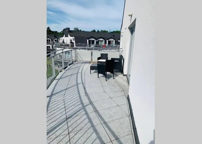 Apartamento Uroczy Z Basenem I Kortem Tenisowym