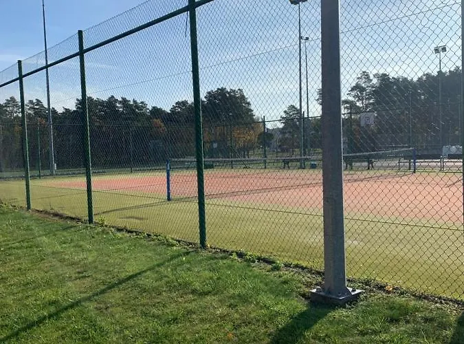 Uroczy Z Basenem I Kortem Tenisowym * Pobierowo